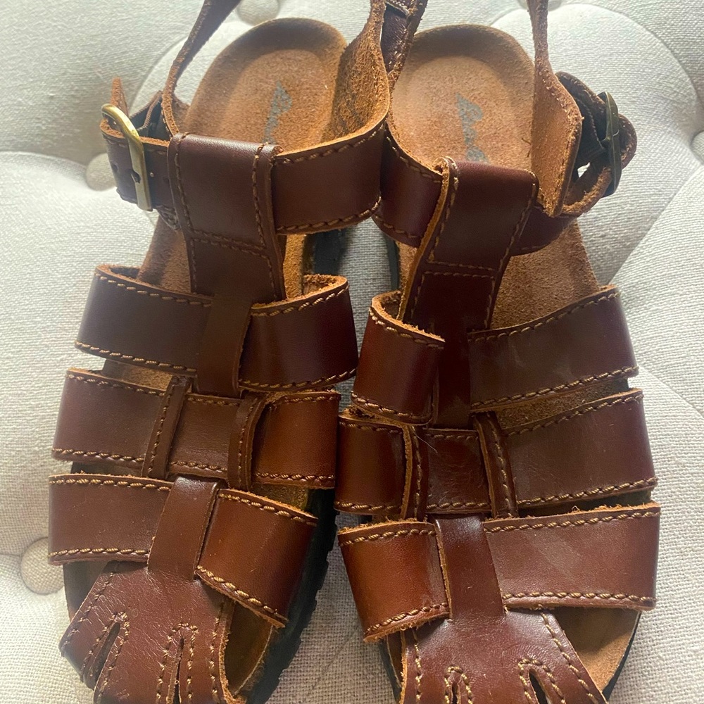 Women’s Eddie Bauer Woven Sandals size 9